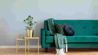 Grünes Velours Sofa